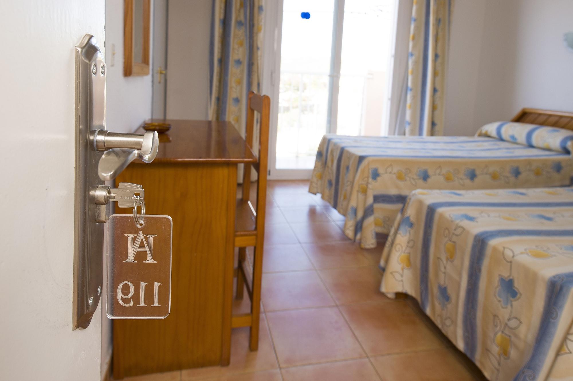 Hostal Anibal - Ab Group San Antonio  Bagian luar foto