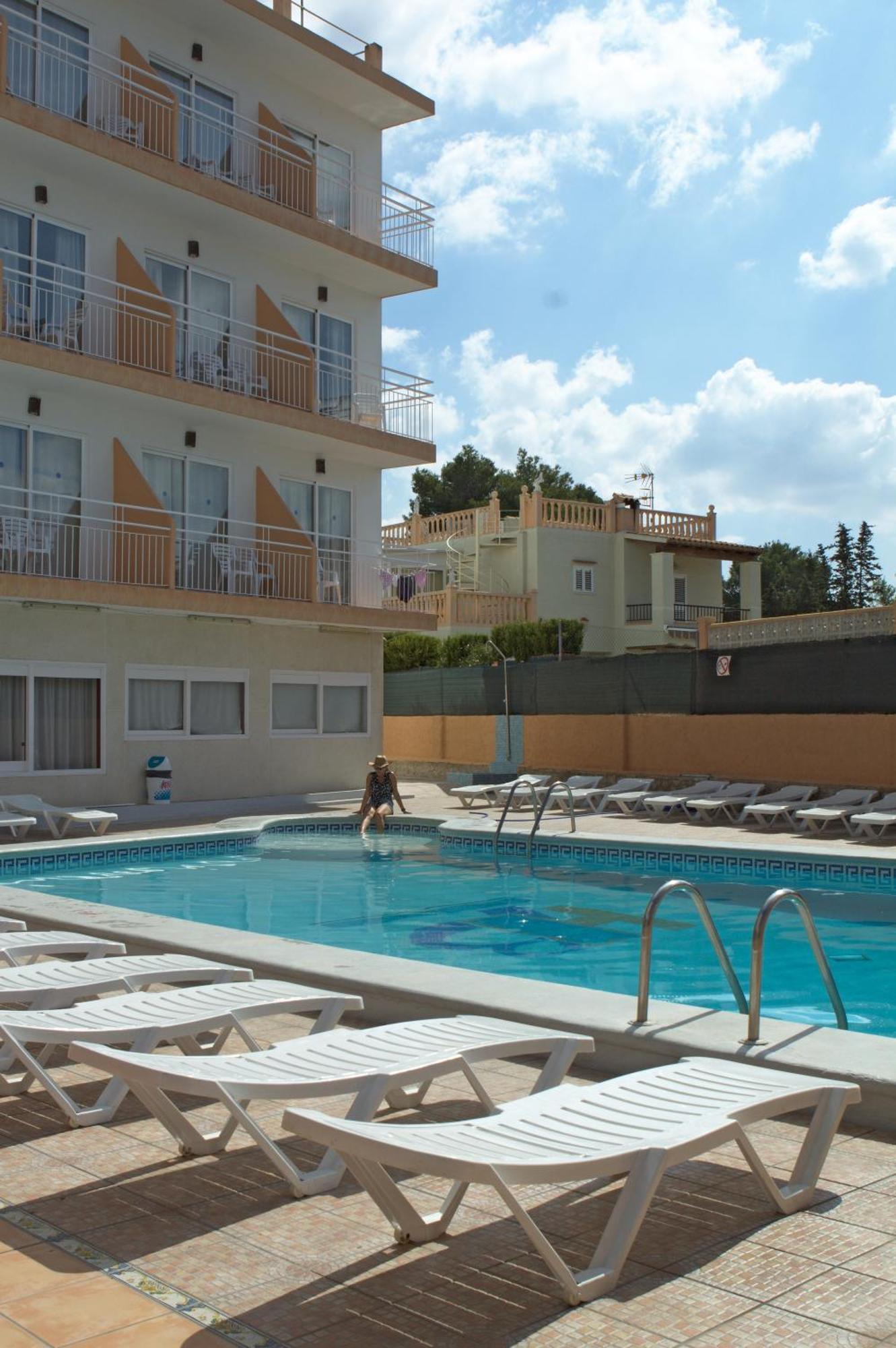 Hostal Anibal - Ab Group San Antonio  Bagian luar foto